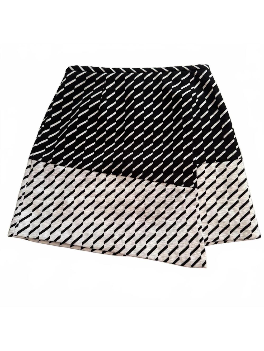 NWT Lucy Paris Black White Geometric Striped Asymmetric Wrap Mini Skirt Medium M